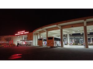 Yolcu otobüsünde valizden kaçan piton paniğe neden oldu