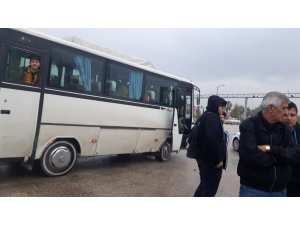 Polis bağladığı servisteki öğrencileri mağdur etmedi
