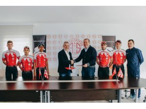 Fiberli, bisiklet takımı sponsorluğunu yeniledi