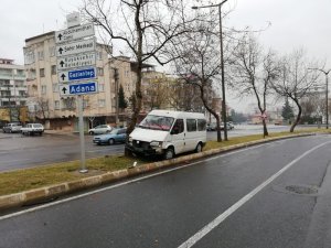 Refüjdeki ağaca çarparak durabildi