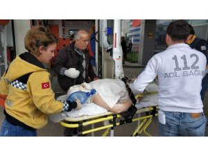 Yanan evlerini söndürmek isterken yanarak ölümden döndüler