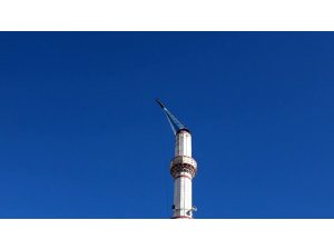 Minare kubbesinin yıkılma anı İHA kamerasında