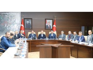 Bakan Albayrak: "Elazığ ve Malatya’da yaraları hızlıca saracağız"