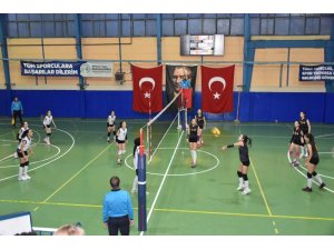Küçük Kızlar Bilecik İl Şampiyonası tüm hızıyla devam ediyor