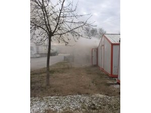 Yoksul vatandaşın barındığı konteyner yandı