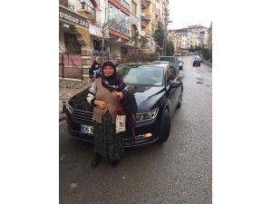 Makam aracını Emine teyzeye tahsis etti