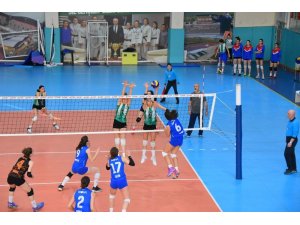 Salihli’nin sultanları Nova Gençlik’i 3-1’le geçti
