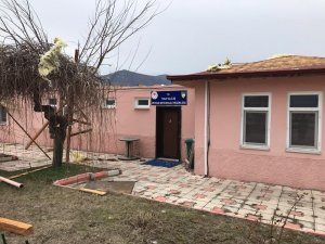 Fırtına meteoroloji binasının çatısını uçurdu