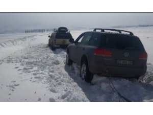 Köy okuluna yardıma giden Off-Road ekibi yolda mahsur kaldı