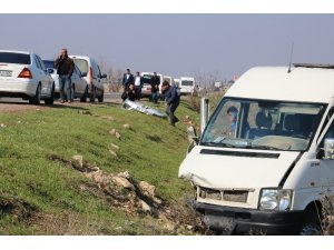 Şanlıurfa’da otomobil ile minibüs çarpıştı: 2 yaralı