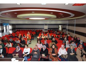 Suşehri'de kadınlara yönelik konferans