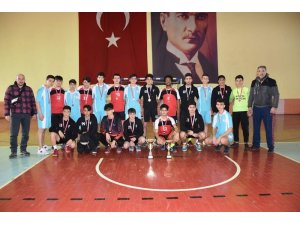 Isparta Spor Lisesi’nde Hentbolde çifte şampiyonluk