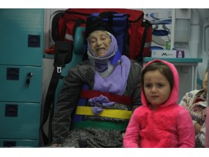 5 kişilik araçtaki 9 kişi kazada yaralandı