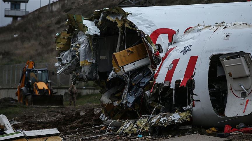 Pistten çıkan uçağın pilotları hakkında soruşturma yürütülüyor