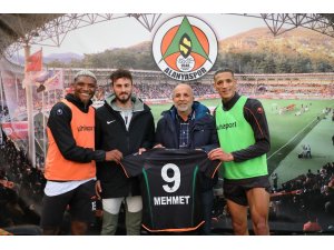 Türkiye’nin konuştuğu Mehmet, Alanyaspor’u ziyaret etti