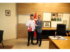 Kaymakam Sinanoğlu milli sporcuyu Hırvatistan’a uğurladı