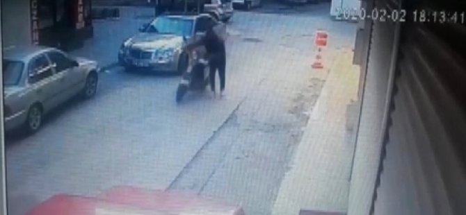 Elektrikli motosikletin çalınma anı güvenlik kamerasında