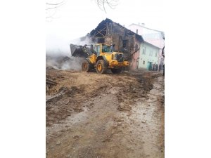Isparta’daki ev yangınında 3 kardeş can verdi