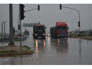 Suriye sınırına askeri sevkiyat sürüyor