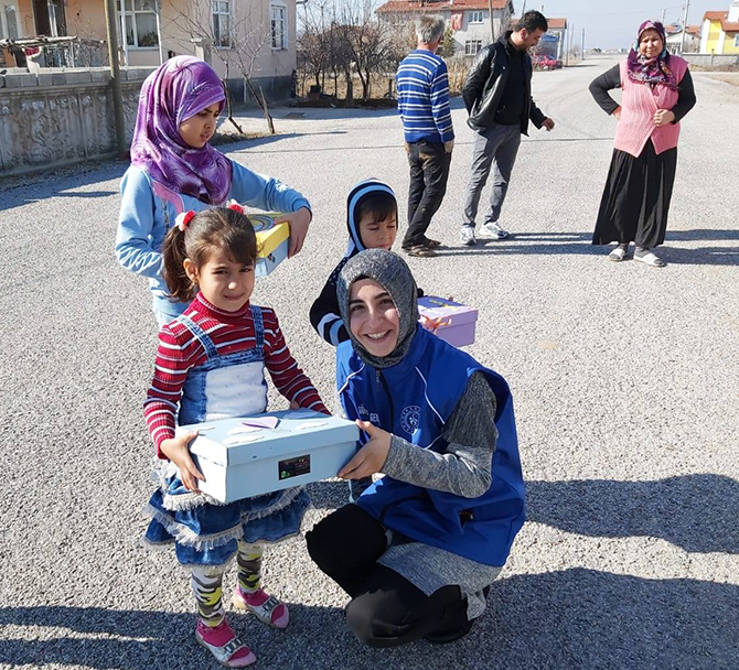 Konya'da "Bir kutu tebessüm" projesi gerçekleştirildi