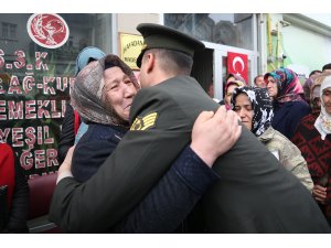 Hakkari'deki kazada şehit olan Sözleşmeli Er Özgür Çelik toprağa verildi