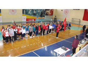 Gençler badminton grup müsabakaları Manisa’da başladı