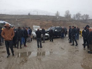 Otomobiller çarpıştı: 3 yaralı