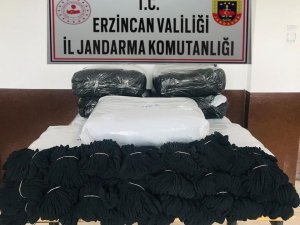 Erzincan’da 12 bin çift gümrük kaçağı kadın çorabı ele geçirildi
