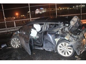 Otomobil kamyonete arkadan çarptı: 1’i ağır 3 yaralı
