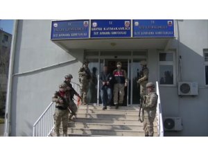 Terör örgütüne yardım yataklık eden muhtar tutuklandı