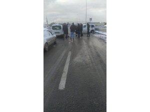 Buzlanma kazayı beraberinde getirdi, 9 araç birbirine girdi