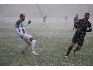 Giresunspor- İstanbulspor maçı kar yağışı nedeniyle yarıda kaldı