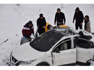 Yoldan çıkan cip şarampole uçtu: 6 yaralı