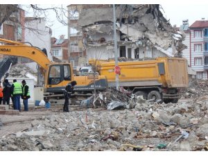 Elazığ’da enkaz kaldırma çalışmasında iş kazası: 1 ölü