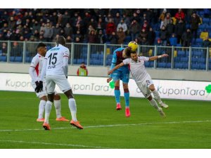 Süper Lig: Gençlerbirliği: 0 - Trabzonspor: 0 (İlk yarı)