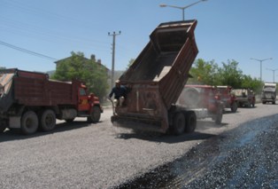 Emirgazi'de yol yapım çalışmaları başladı