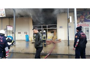 Sanayi sitesinde çıkan yangın paniğe neden oldu