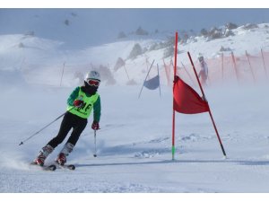 Ergan Dağı’nda sporcuların şampiyonluk mücadelesi