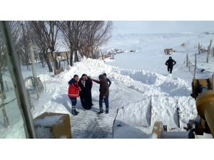 Ahlat’ta 5 kişilik aile karbonmonoksit gazından zehirlendi