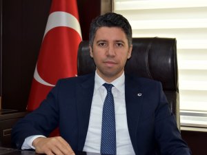 Cami çıkışında gazete dağıttıran CHP’li belediyeye tepki