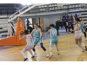 Turgutlu Belediyesi Kadın Basketbol takımı lidere yenildi
