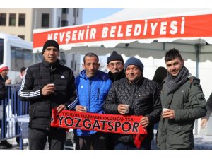Nevşehir Belediyesinden taraftarlara süt ve simit ikramı