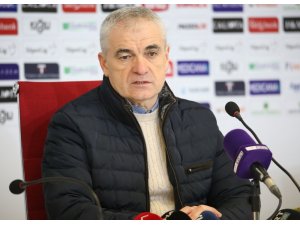 Rıza Çalımbay: “Hakemler bizimle ilgili VAR’a gitmiyor”