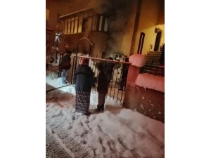 İki katlı evde elektrik kontağından yangın çıktı