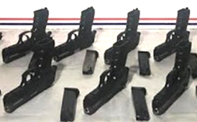 Konya'da dur ihtarına uymayan araçtan atılan 7 ruhsatsız tabanca bulundu