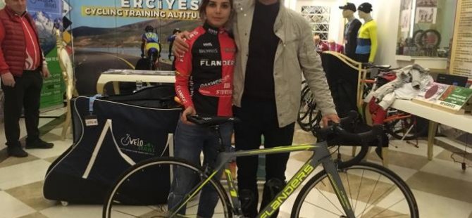 Milli bisikletçi Azize Bekar, ASFRA Flanders Racing takımına transfer oldu