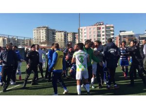 Aydın’da futbolcular bir anda boksöre dönüştü