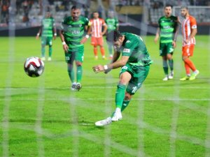 Özer Hurmacı göz kamaştırdı