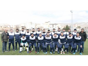 Silvanlı turizmciden sporculara malzeme desteği