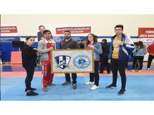 Bilecikli kick boksçular Türkiye ikincisi ve üçüncüsü oldular